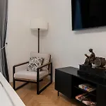 Toscana 2bis - Fromhometorome Apartment